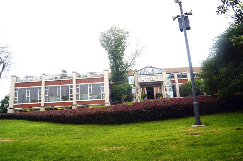 青白江湖景一号草莓污视频免费下载酒店设备图片