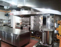 大型食堂草莓污视频免费下载设备生产厂家告诉你商用厨具为什么要选择不锈钢材质?